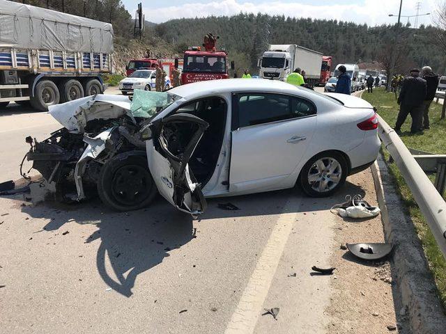 Tıra çarpan otomobilin sürücüsü hayatını kaybetti