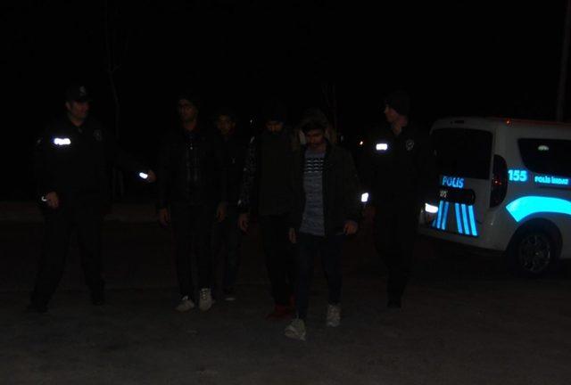 Polis barikatını aşamadı, 21 ka&ccedil;ak yakalandı 2