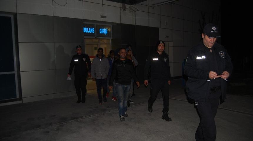 Polis barikatını aşamadı, 21 ka&ccedil;ak yakalandı