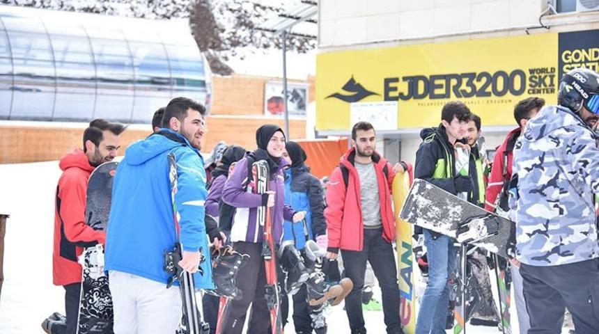 ETÜ Bilgisayar Mühendisliği Bölümü öğrencilerine kayak kursu