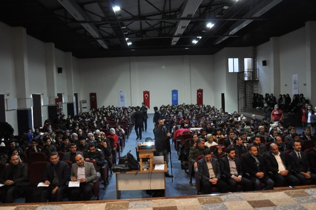 Siverek&rsquo;te liseler arası m&uuml;nazara yarışması finali yapıldı