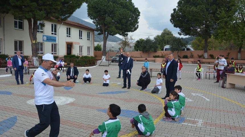 Kumluca’da Geleneksel Çocuk Oyunları Şenliği