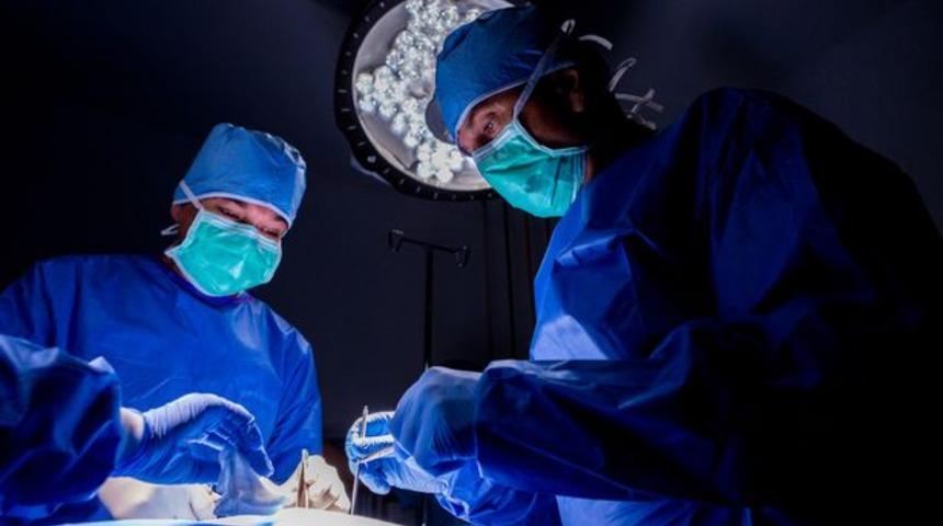 İki gün süren ereksiyon penisinden etti!