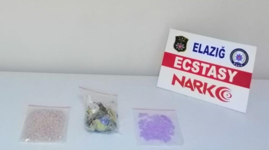 Uyuşturucu haplarla yakalanan 2 ş&uuml;pheli tutuklandı