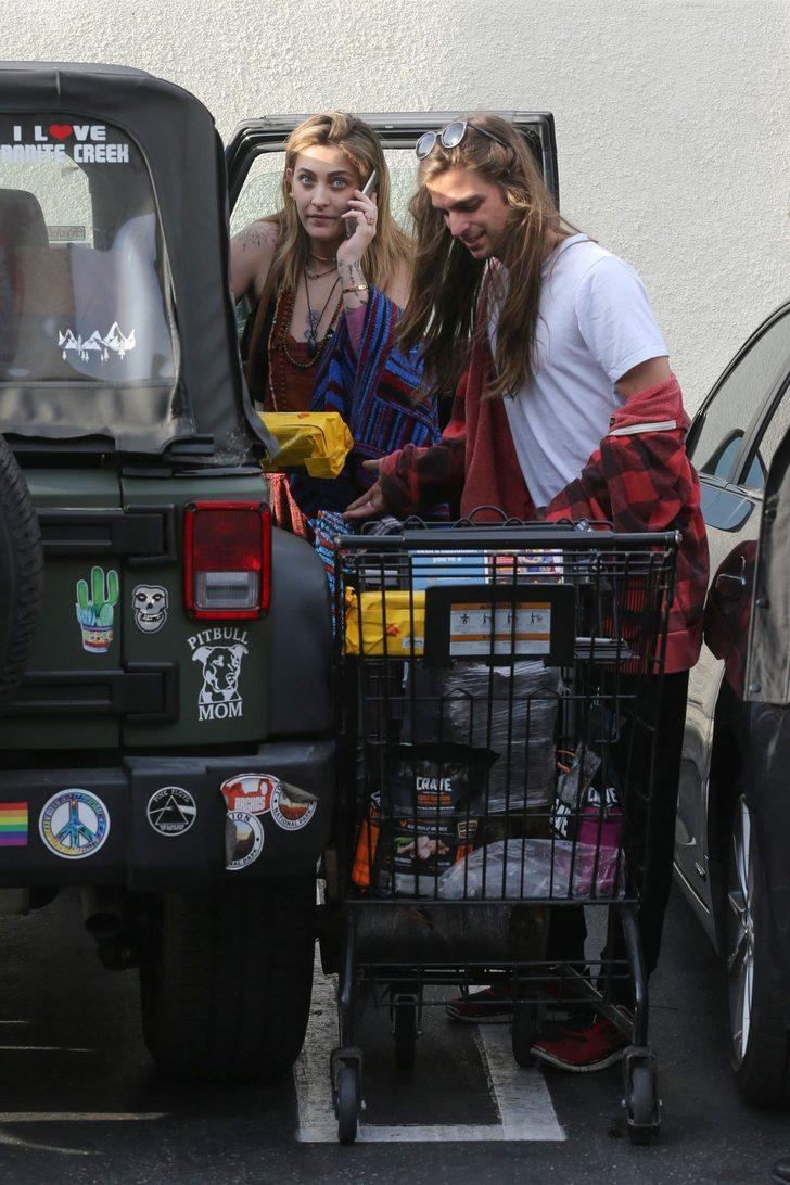 Ünlü ismin kızı sokak ortasında aşka geldi!  G5