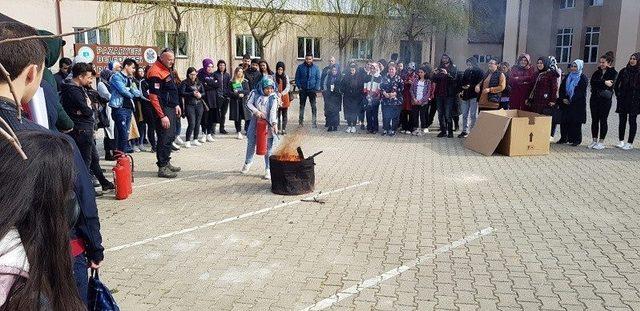 AFAD bilinçlendirme eğitimlerine devam ediyor