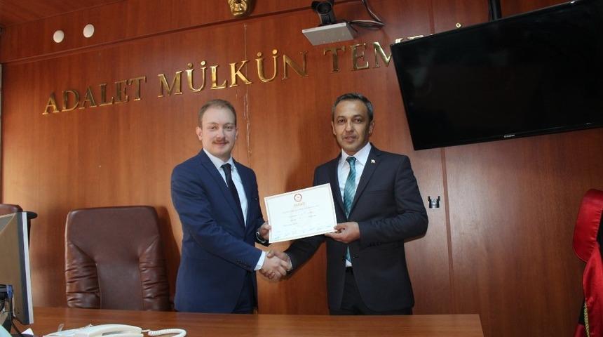 Yenipazar&rsquo;da MHP&rsquo;li başkan mazbatasını aldı