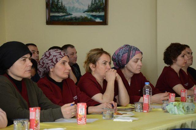 Huzurevi personelleri, yaşlı sağlığı ve bakımı konusunda bilgilendirildi