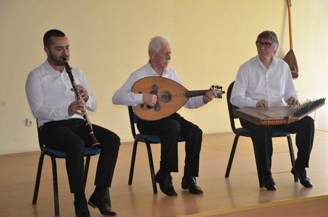 Huzurevi personelleri, yaşlı sağlığı ve bakımı konusunda bilgilendirildi