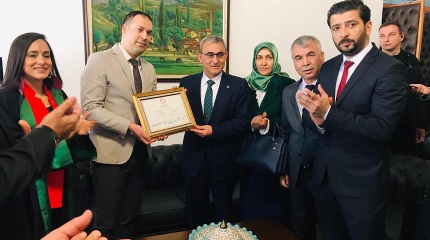 Mazbata t&ouml;reninde konuşun Alim Işık: "K&uuml;tahya&rsquo;nın ağabeyi olacağım"