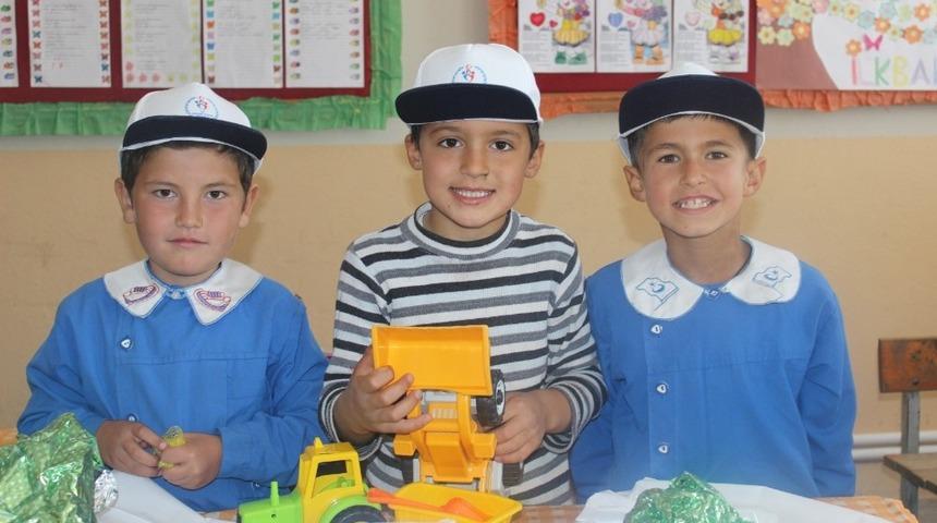 Karaman&rsquo;da "Mutluluğa bir oyuncak da sen ver&rdquo; kampanyası