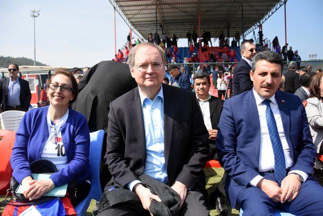 Büyükelçi Berger, Uluslararası U12 İzmir Cup'ın açılışına katıldı