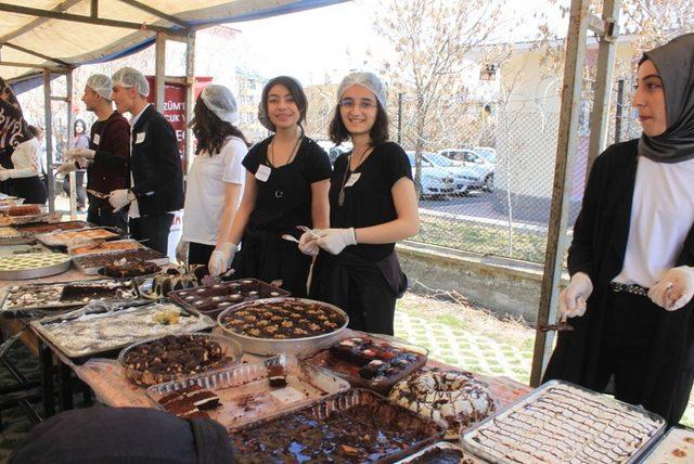 Lösemili çocuklar yararına kermes