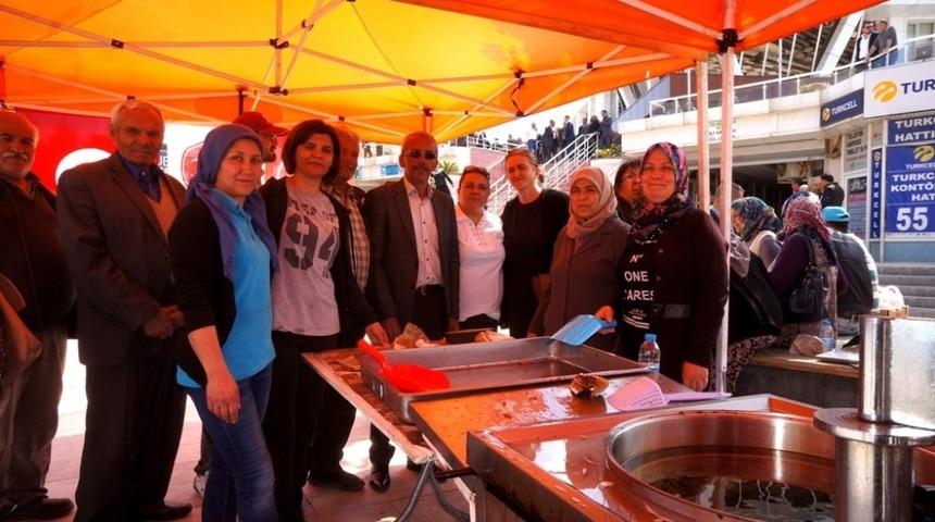 Sarıgöl’de Alparslan Türkeş anısını lokma hayrı