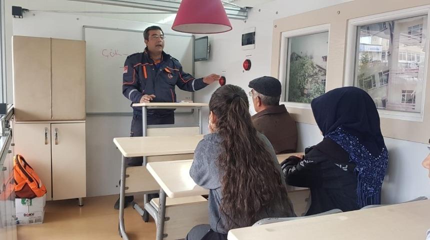 AFAD Develi&rsquo;de Deprem Bilgilendirmesi Yaptı