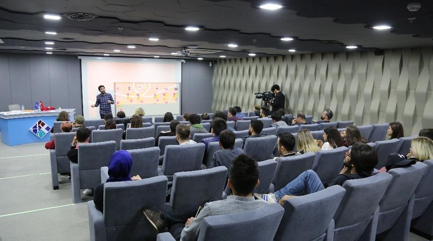 Proje D&uuml;kkanı Kurucusu Ali Cenk G&uuml;lce HK&Uuml;&rsquo;de