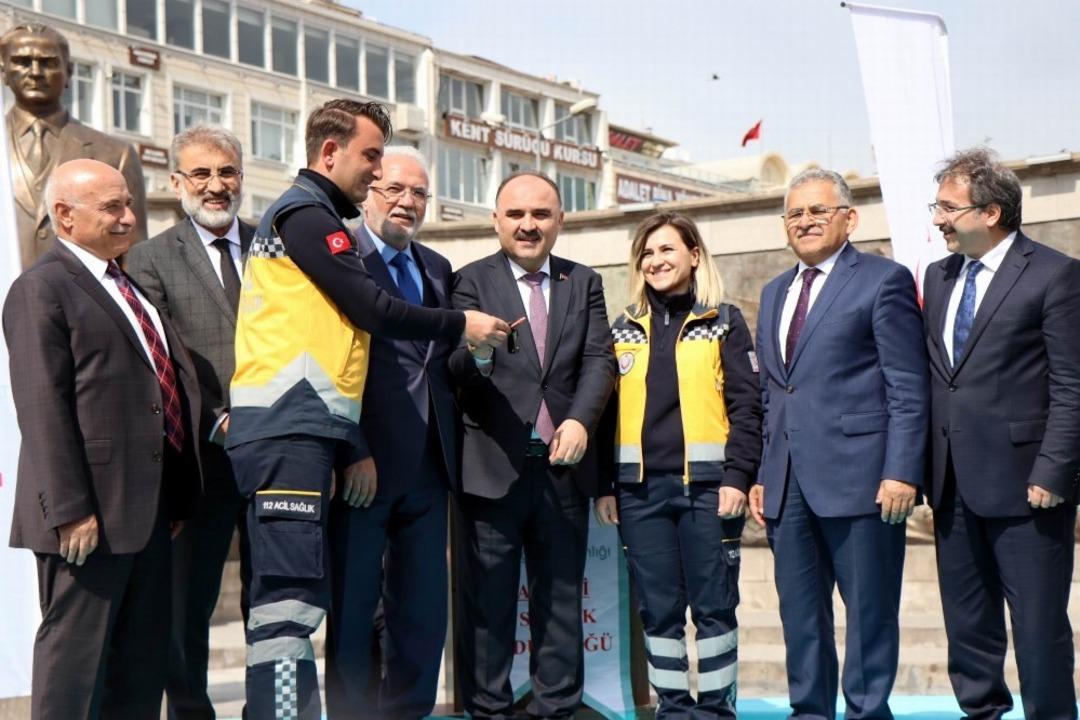 Kayseri&rsquo;ye 9 yeni ambulans