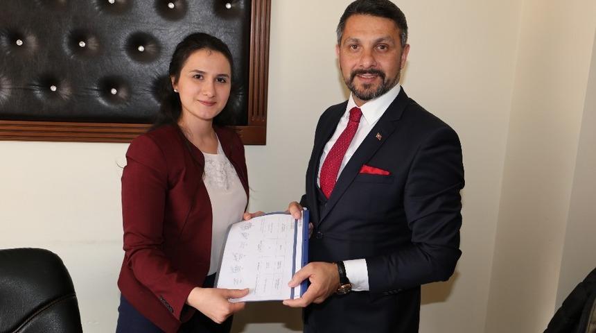 Başkan Y&uuml;z&uuml;g&uuml;ll&uuml; mazbatasını aldı