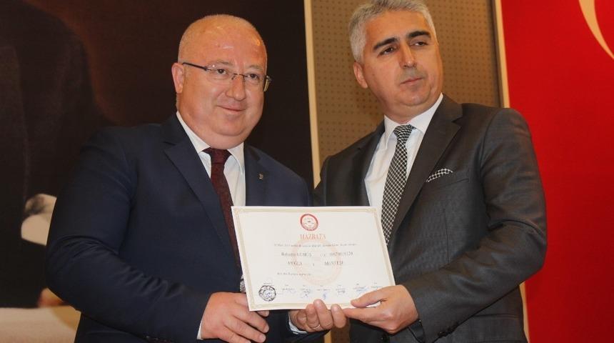 Bahattin G&uuml;m&uuml;ş mazbatasını aldı
