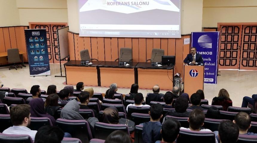 GA&Uuml;N&rsquo;de Gen&ccedil; Emo teknoloji zirvesi etkinliği