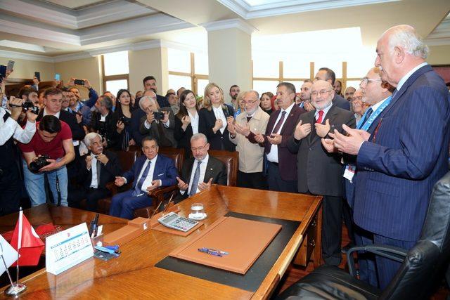İskenderun Belediye Başkanı Fatih Tosyalı görevi devraldı