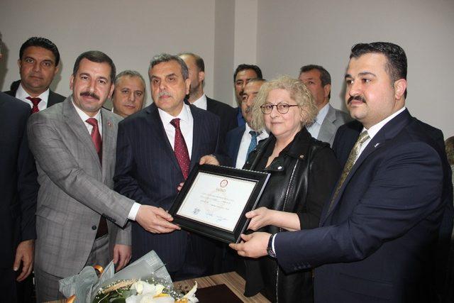 Beyazg&uuml;l mazbatasını aldı 1