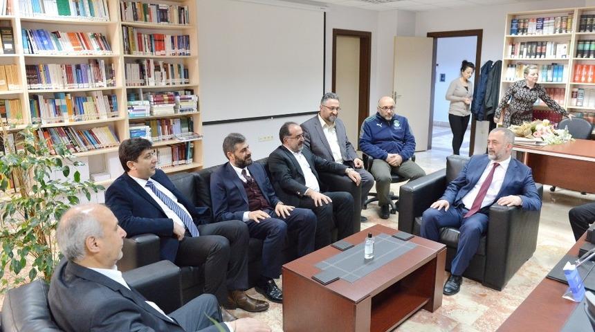 Hukuk Fak&uuml;ltesi Dekanlığında devir teslim