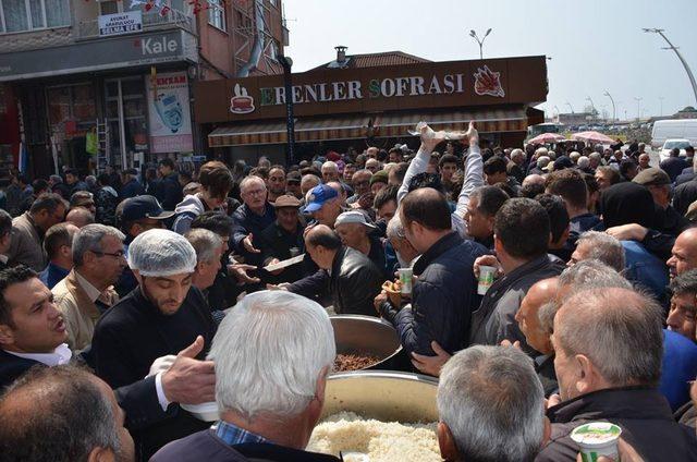 Nuri Tekin kazandı, etli pilav dağıttı