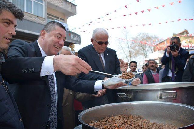 Nuri Tekin kazandı, etli pilav dağıttı