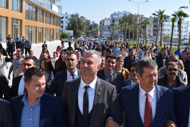 Karataş Belediye Başkanı Necip Topuz mazbatasını aldı