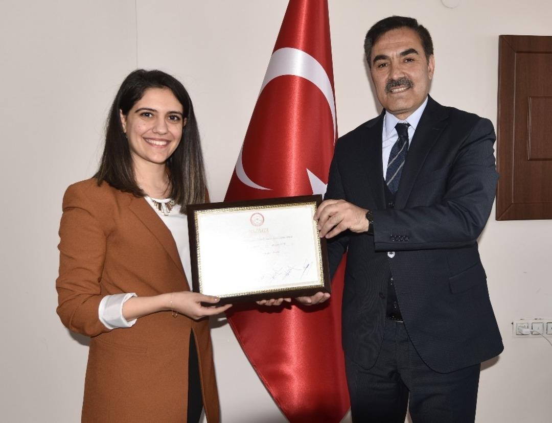 Başkan &Ccedil;oban mazbatasını alarak esnaf ziyareti yaptı