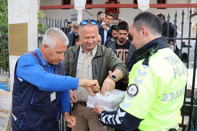 Bodrum'da polisler kan verdi, lokma dağıttı