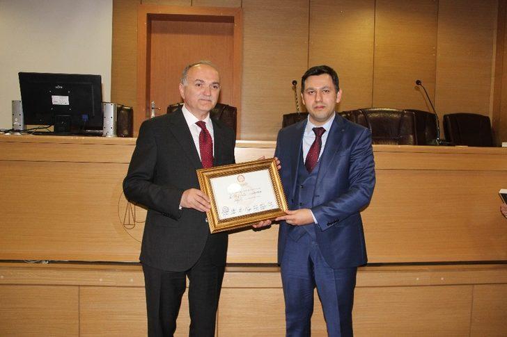 Özlü, mazbatasını alarak belediye başkanlığı makamına oturdu G2