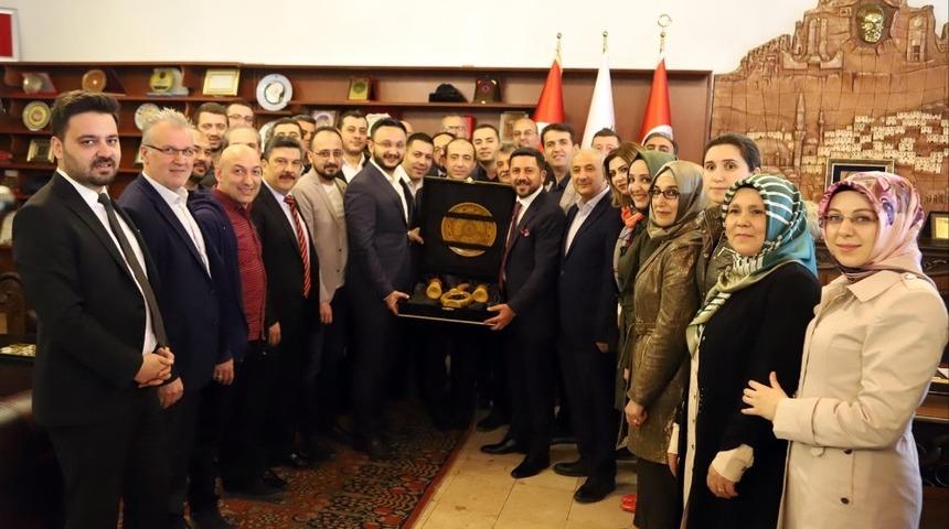 AK Parti İl Yönetimi Başkan Arı’yı ziyaret etti