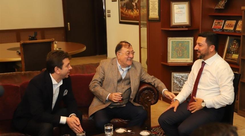 NTSO Başkanı Parmaksız, Belediye Başkanı Arı&rsquo;yı tebrik etti