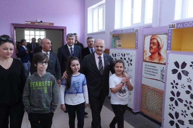 Vali &Ccedil;akacak, Dumlupınar İlkokulu&rsquo;nu ziyaret etti 1