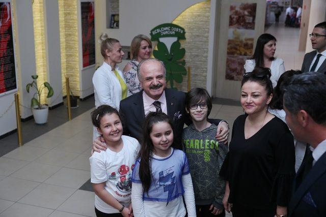 Vali &Ccedil;akacak, Dumlupınar İlkokulu&rsquo;nu ziyaret etti 2