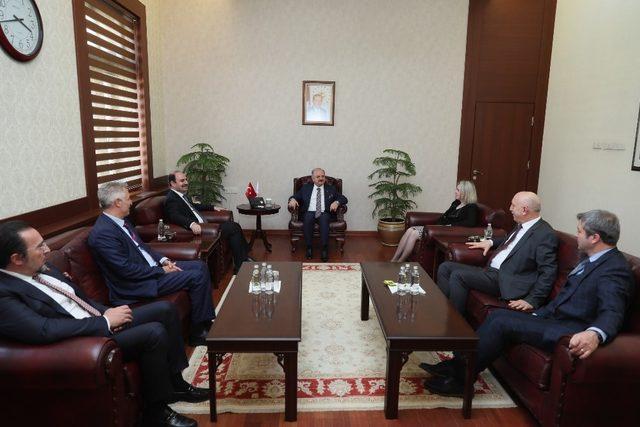 Vali &Ccedil;akacak, PTT Genel M&uuml;d&uuml;r&uuml; Bozgeyik&rsquo;i kabul etti 3