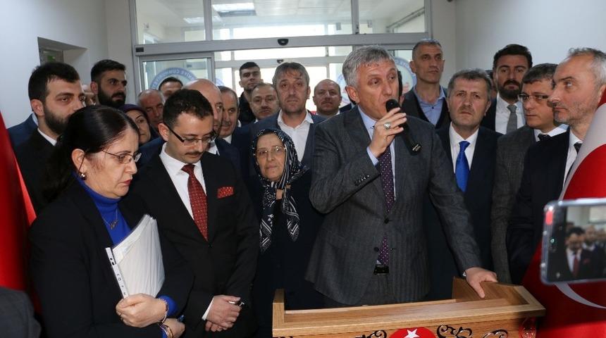 Of Belediye Başkanı Sarıalioğlu mazbatasını aldı