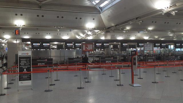 Atat&uuml;rk Havalimanı nda son anonslar... Son yolcular... Son u&ccedil;uşlar 3