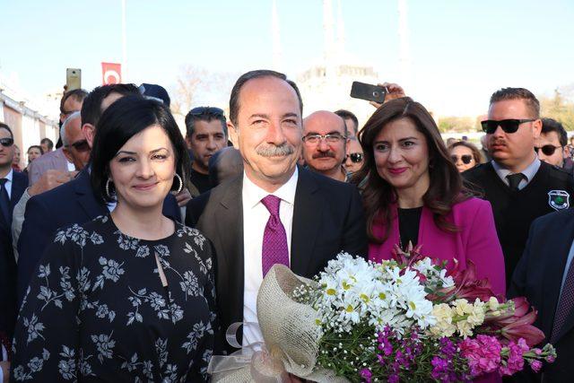 Edirne Belediye Başkanı Gürkan, mazbatasını aldı 