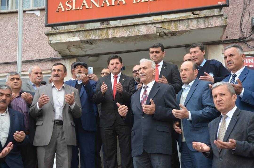 G&ouml;khan G&uuml;rel mazbatasını t&ouml;renle aldı, g&ouml;revine başladı