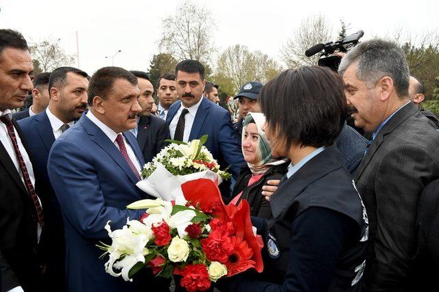 Büyükşehir Belediyesinde devir teslim töreni