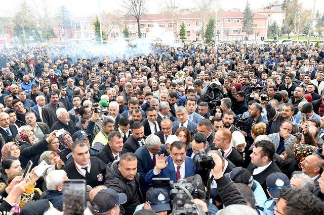 Büyükşehir Belediyesinde devir teslim töreni