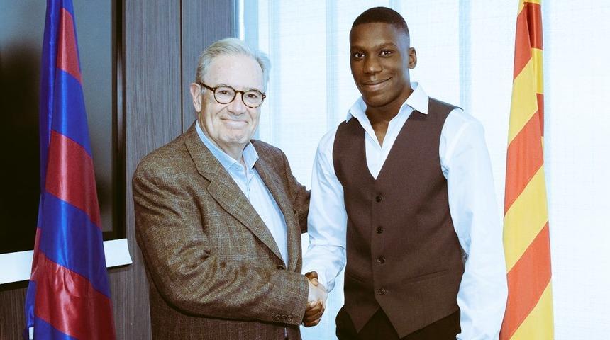 Barcelona, 16 yaşındaki Moriba Kourouma ile sözleşme imzaladı