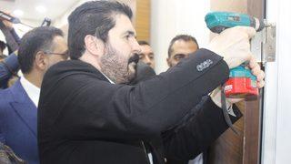 Mazbatasını alan Savcı Sayan x-ray cihazını ve kapıyı söktürdü