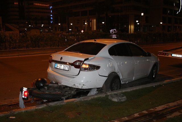 İzmir’de motosiklet ile otomobil çarpıştı: 1 ağır yaralı