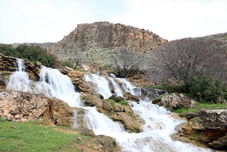 Dağlar arasında gizlenmiş şelaleler keşfedilmeyi bekliyor  G1