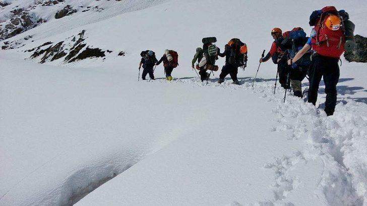 Cilo Dağı'nda zirve yaptılar, dönüşte helikopterle alındılar G1