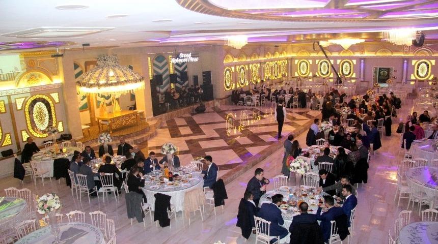 Kilisli Avukatlar, Baronun d&uuml;zenlediği geceye katıldı